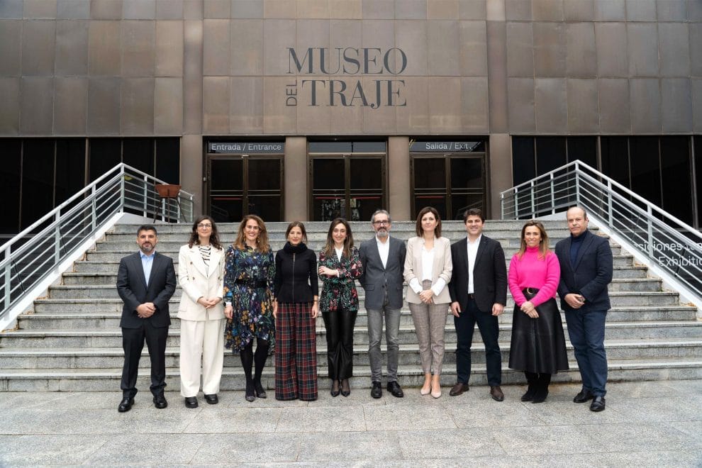 Siete multinacionales se unen para gestionar el reciclaje textil en España 11 20230112 Foto familia Scrap