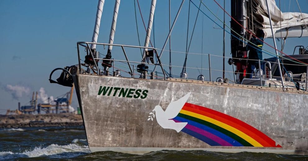 Greenpeace y su navío ecológico, estudia el impacto ambiental en el mar argentino 11 GP1SX7KZ