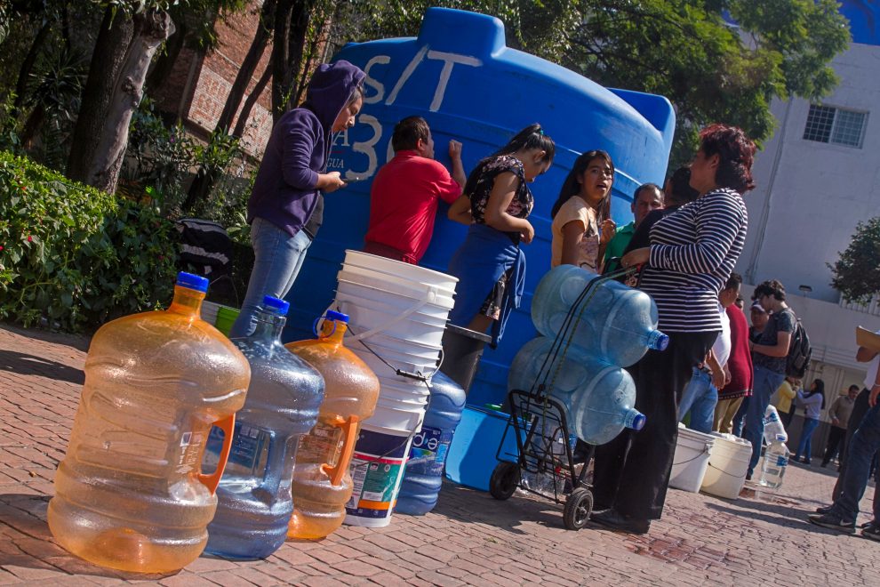 Preocupante escasez de agua en la Ciudad de México: un debate urgente  11 tinacos reparticion agua 6