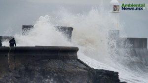 Acapulco bajo alerta por la tormenta John: Fuertes lluvias, oleajes y negocios cerrados