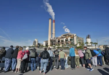 óvenes activistas enfrentan al gobierno de florida por el futuro climático