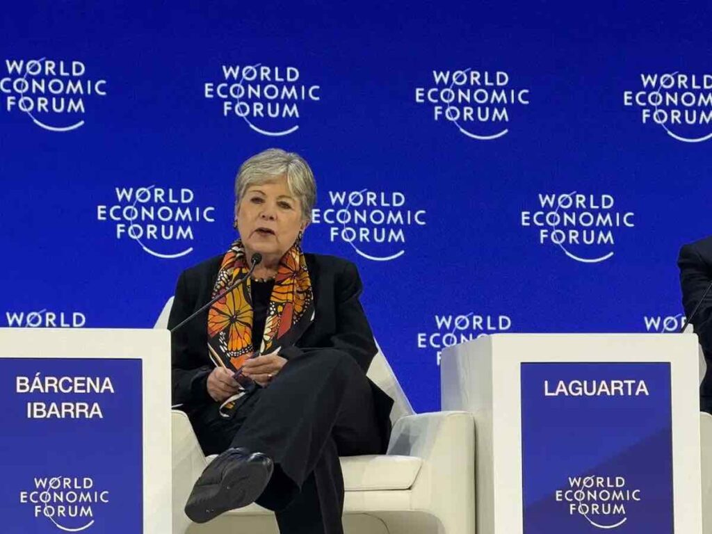 Alicia Bárcena expone en Davos