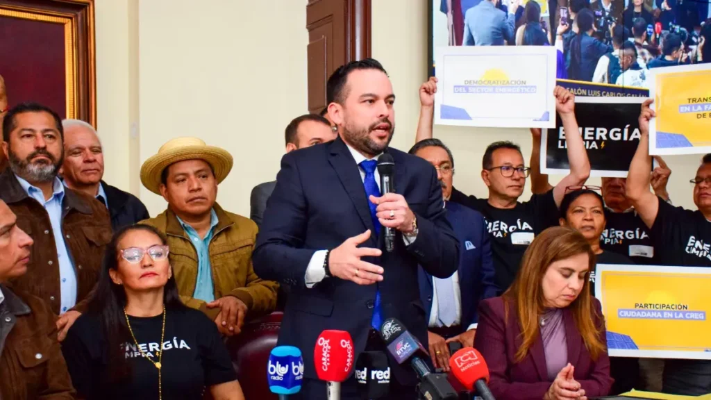 Colombia impulsa una “regulación justa” para democratizar la energía  12 Colombia impulsa