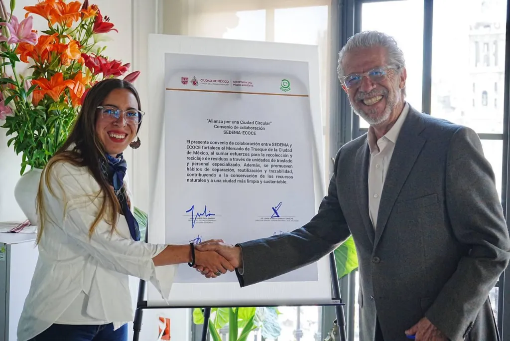 Mercado de Trueque: la alianza entre SEDEMA y ECOCE que transforma residuos en valor en CDMX 11 Firma de acuerdo para la ciudad- SEDEMA