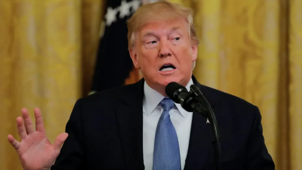 El presidente Trump acusa de ser una estafa a las energías verdes y al cambio climático 10 Trump acusa de ser una estafa a