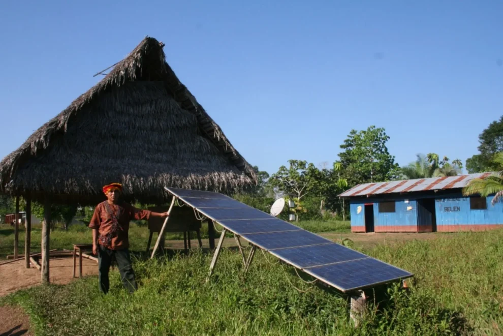 Plataforma innovadora para impulsar la energía solar en comunidades rurales 11 La tecnología en el sistema “EMpowerAr” permite que cualquier persona o entidad interesada pueda descargar la plataforma y adaptarla