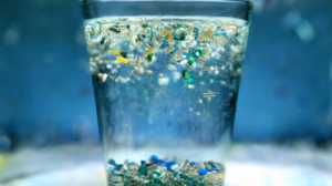 Nanotecnología en la filtración de micro plásticos en agua potable