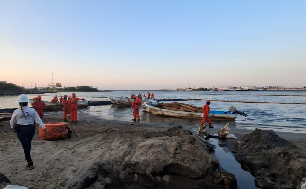 El derrame tóxico en el Golfo lleva a la SEMAR a investigar embarcaciones comerciales 12 image 548