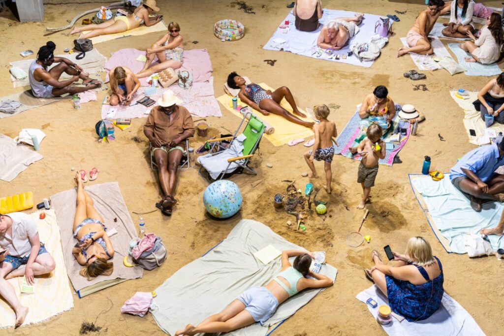 La playa que canta por el plante: Sun & Sea llega al Cervantino 2025 12 thumb 10845 1120 0 0 0 auto